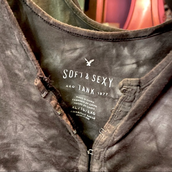 🌼💫🌺 3 Pack of AEO Tanks 🌺💫🌼 - Picture 3 of 16